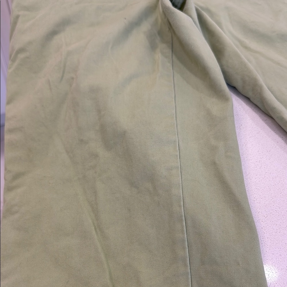 Aritzia Green Chinos Relaxed Fit Lightweight - Picture 4 of 8